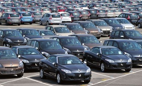 Le marché auto a reculé en juillet, PSA en souffre