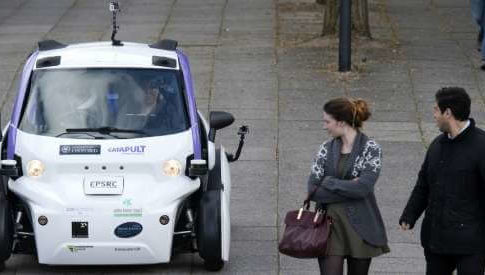 Voitures autonomes : comment réagissent les piétons face à cette innovation